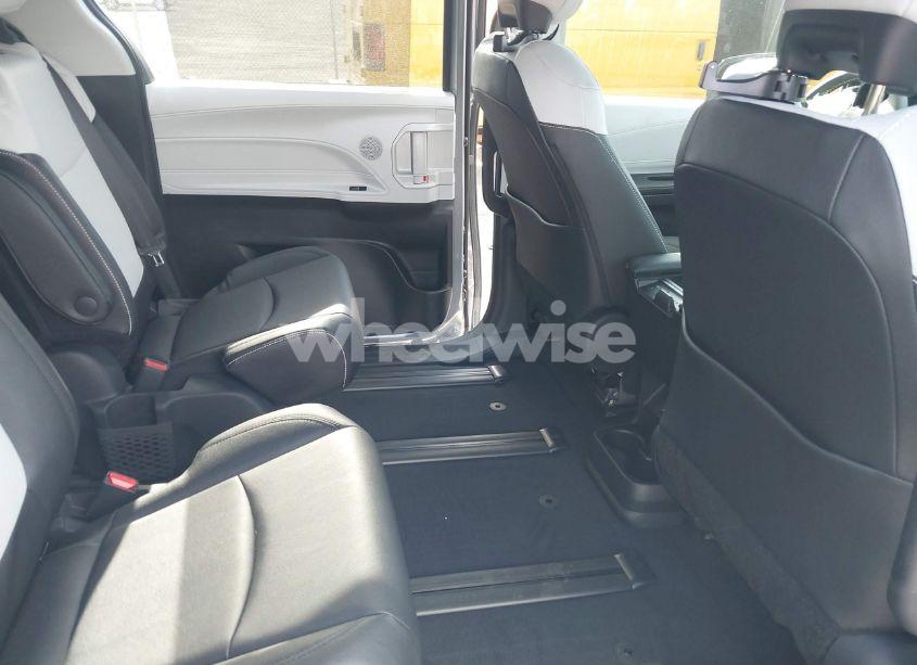 Photo 8 of 2025 Toyota Sienna XSE (VIN 5TDDRKEC5SS252980)