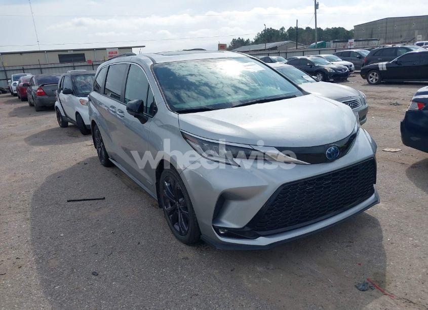 2021 Toyota Sienna XSE (VIN 5TDDRKEC6MS047574) main photo