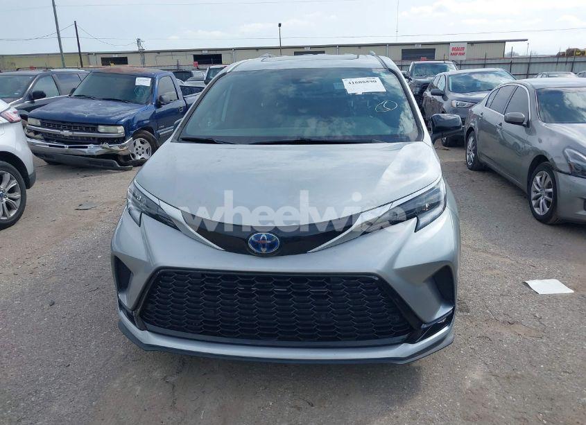 Photo 12 of 2021 Toyota Sienna XSE (VIN 5TDDRKEC6MS047574)