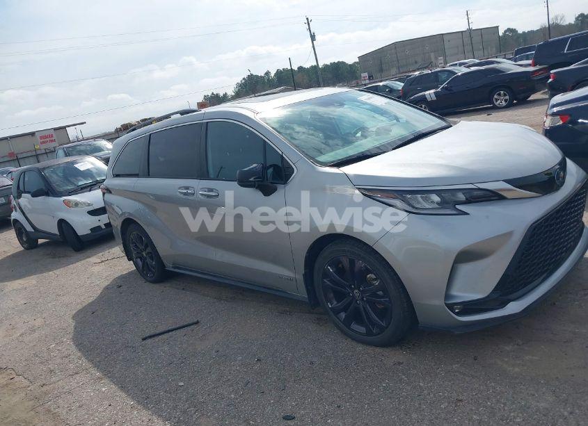 Photo 13 of 2021 Toyota Sienna XSE (VIN 5TDDRKEC6MS047574)