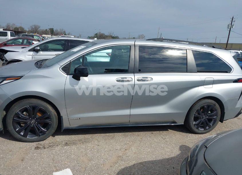 Photo 14 of 2021 Toyota Sienna XSE (VIN 5TDDRKEC6MS047574)