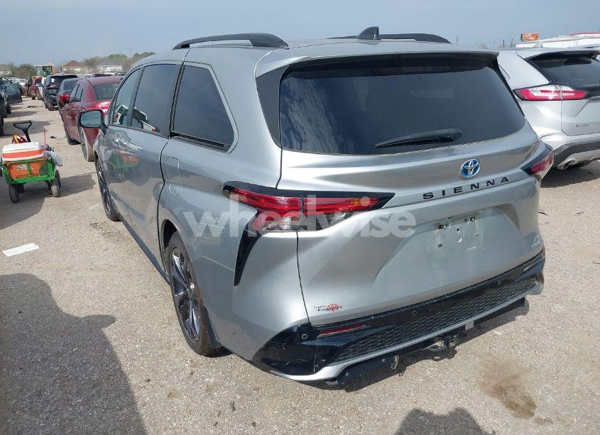 Photo 3 of 2021 Toyota Sienna XSE (VIN 5TDDRKEC6MS047574)