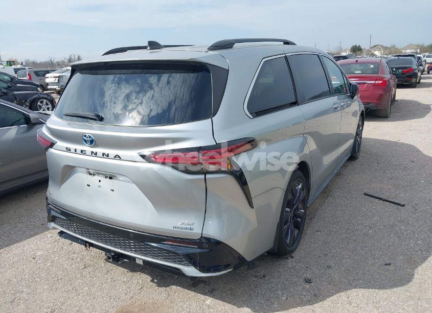 Photo 4 of 2021 Toyota Sienna XSE (VIN 5TDDRKEC6MS047574)
