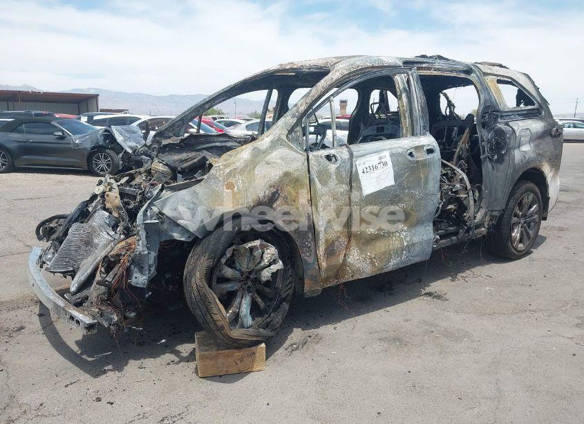 Photo 2 of 2025 Toyota Sienna XSE (VIN 5TDDRKEC7SS229054)