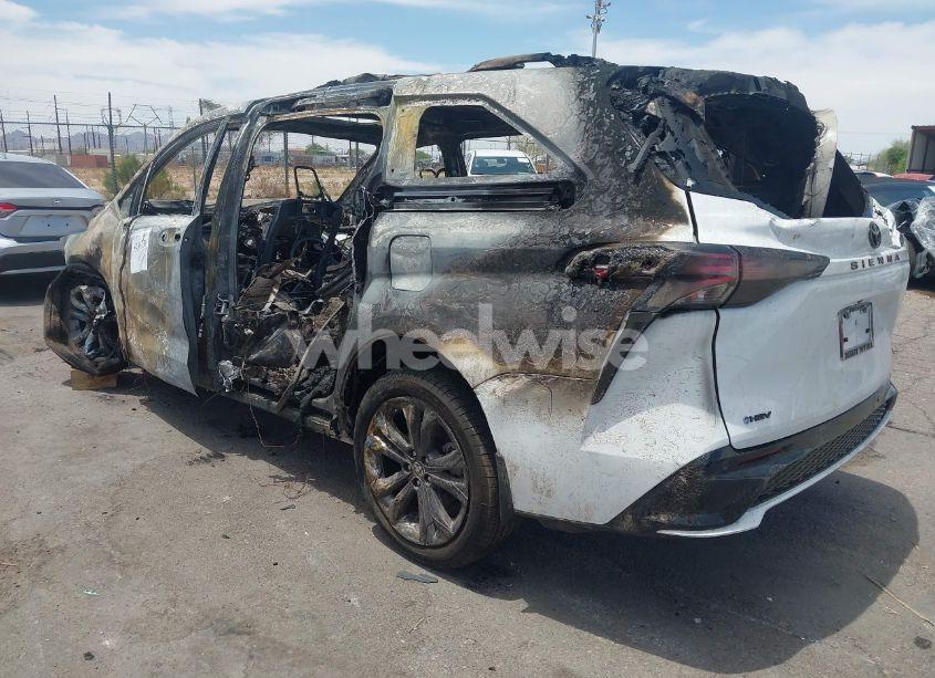 Photo 3 of 2025 Toyota Sienna XSE (VIN 5TDDRKEC7SS229054)