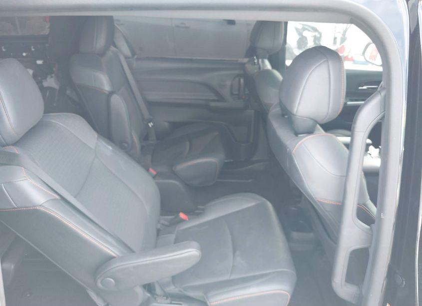 Photo 8 of 2022 Toyota Sienna XSE (VIN 5TDDRKEC9NS101595)