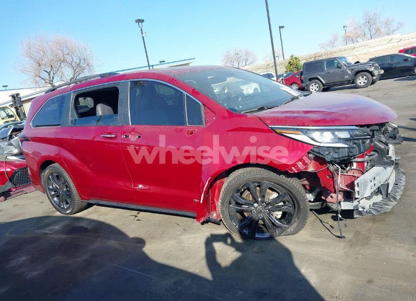 Photo 14 of 2021 Toyota Sienna XSE (VIN 5TDDRKECXMS024511)