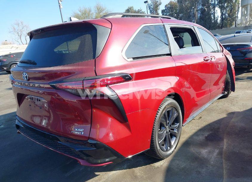 Photo 4 of 2021 Toyota Sienna XSE (VIN 5TDDRKECXMS024511)