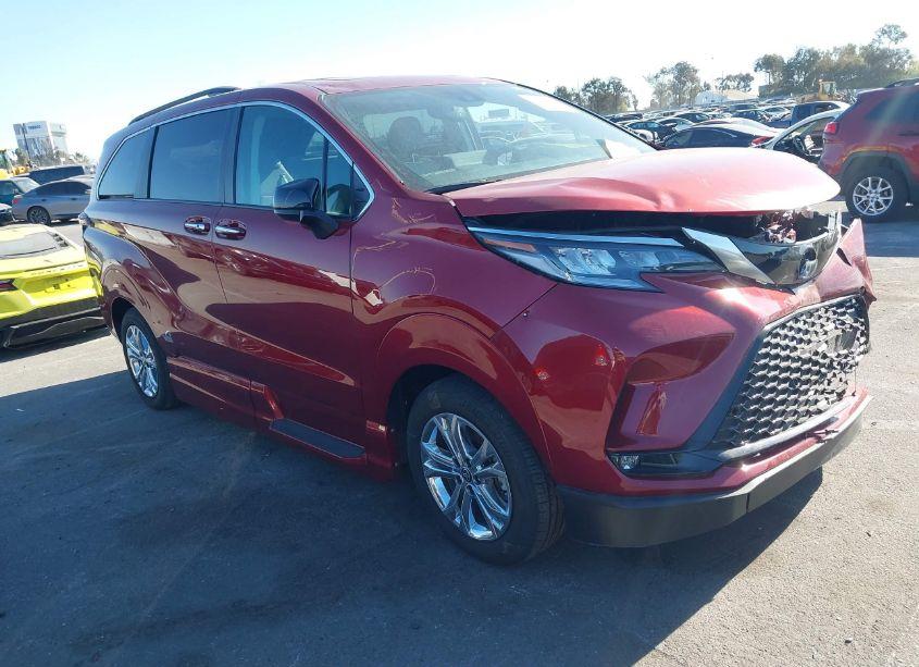 2023 Toyota Sienna XSE (VIN 5TDDSKFC0PS074440) main photo