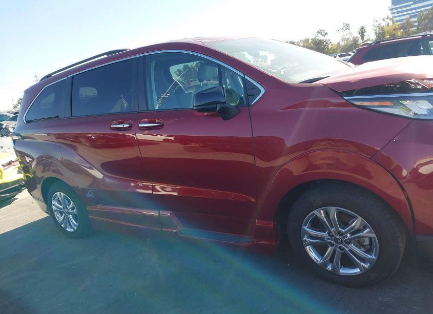 Photo 13 of 2023 Toyota Sienna XSE (VIN 5TDDSKFC0PS074440)