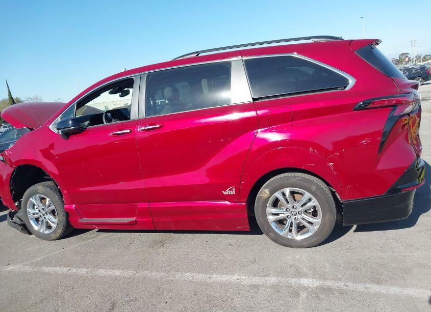 Photo 14 of 2023 Toyota Sienna XSE (VIN 5TDDSKFC0PS074440)