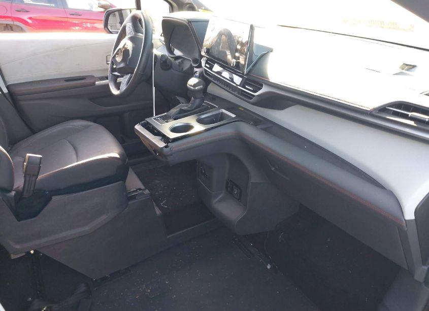 Photo 5 of 2023 Toyota Sienna XSE (VIN 5TDDSKFC0PS074440)