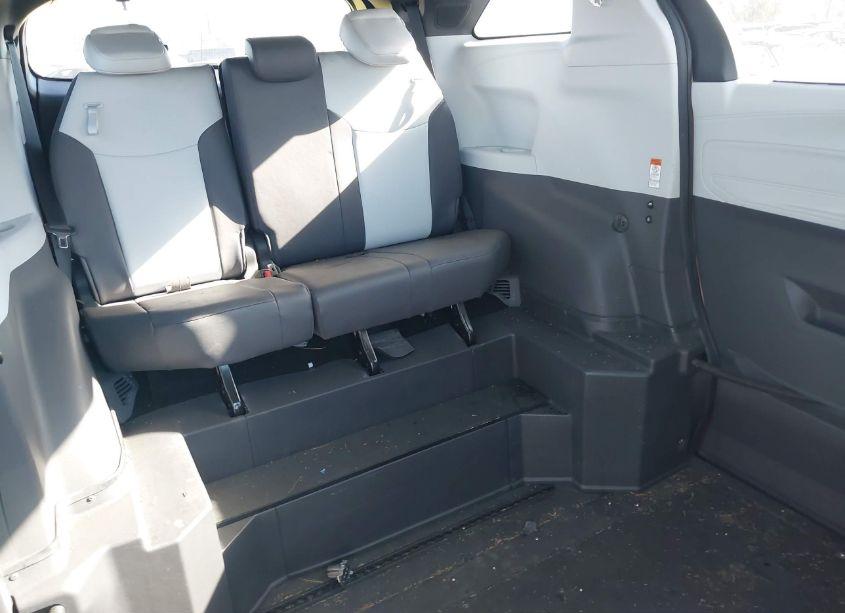 Photo 8 of 2023 Toyota Sienna XSE (VIN 5TDDSKFC0PS074440)