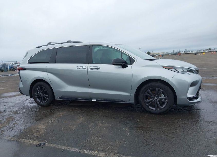 Photo 13 of 2024 Toyota Sienna XSE (VIN 5TDDSKFC0RS140861)