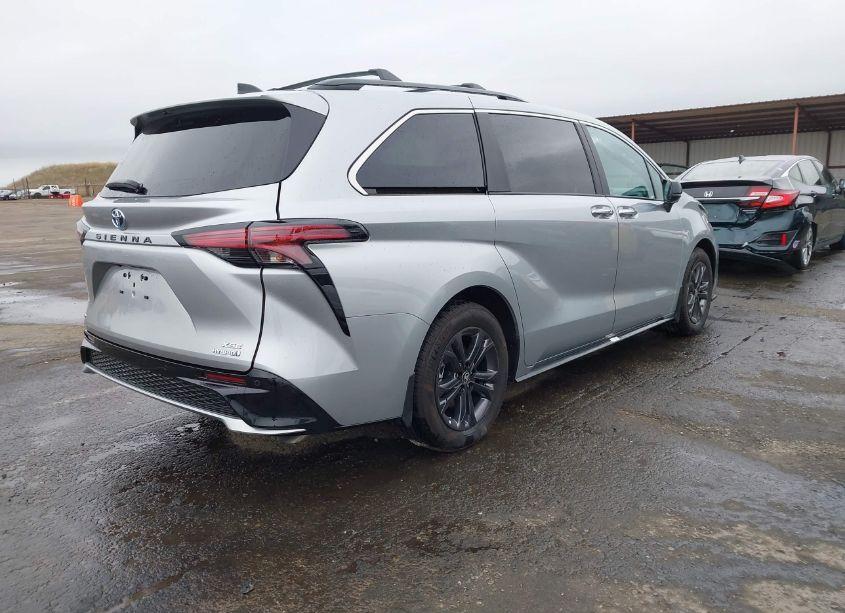 Photo 4 of 2024 Toyota Sienna XSE (VIN 5TDDSKFC0RS140861)