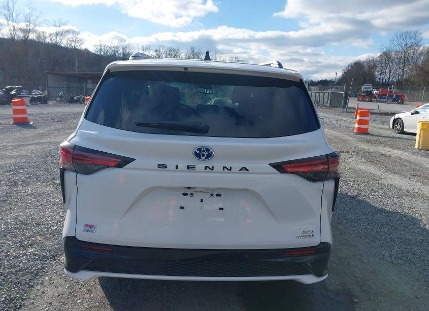 Photo 16 of 2024 Toyota Sienna XSE (VIN 5TDDSKFC0RS144912)