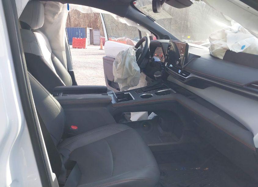 Photo 5 of 2024 Toyota Sienna XSE (VIN 5TDDSKFC0RS144912)