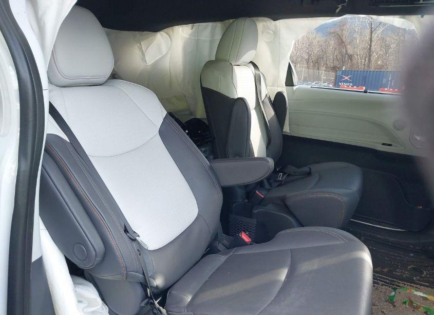 Photo 8 of 2024 Toyota Sienna XSE (VIN 5TDDSKFC0RS144912)