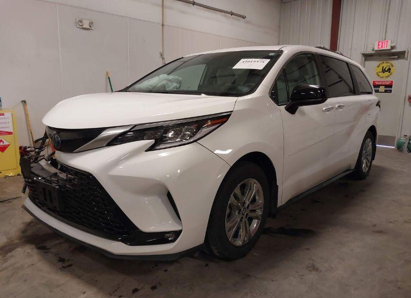 Photo 2 of 2023 Toyota Sienna XSE (VIN 5TDDSKFC1PS108059)