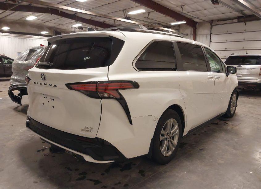 Photo 4 of 2023 Toyota Sienna XSE (VIN 5TDDSKFC1PS108059)