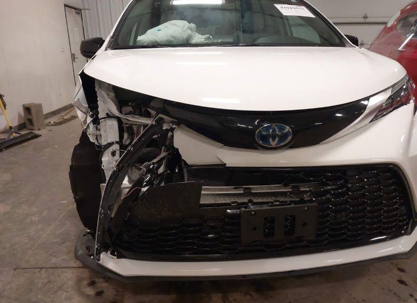 Photo 6 of 2023 Toyota Sienna XSE (VIN 5TDDSKFC1PS108059)