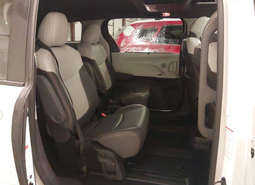 Photo 8 of 2023 Toyota Sienna XSE (VIN 5TDDSKFC1PS108059)