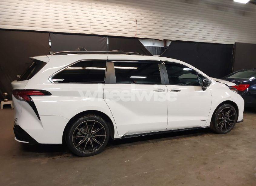 Photo 14 of 2021 Toyota Sienna XSE (VIN 5TDDSKFC2MS020455)