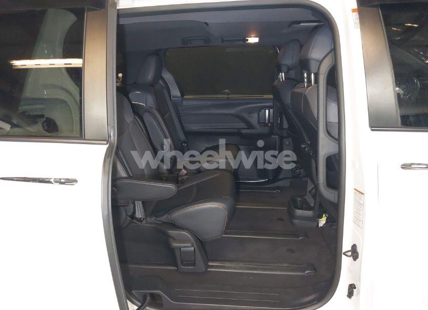 Photo 8 of 2021 Toyota Sienna XSE (VIN 5TDDSKFC2MS020455)