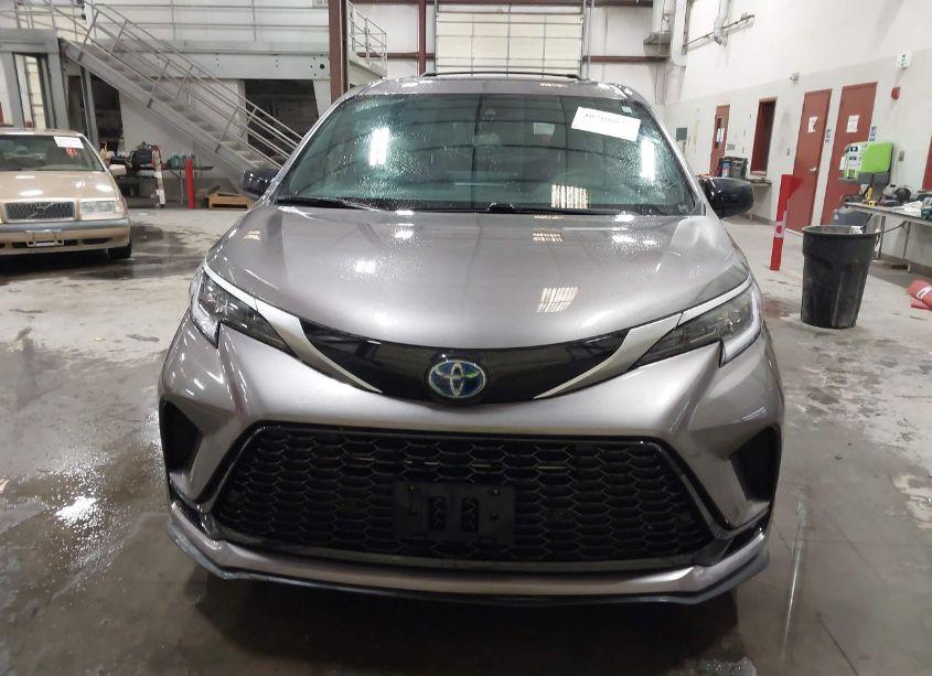 Photo 12 of 2022 Toyota Sienna XSE (VIN 5TDDSKFC2NS054154)