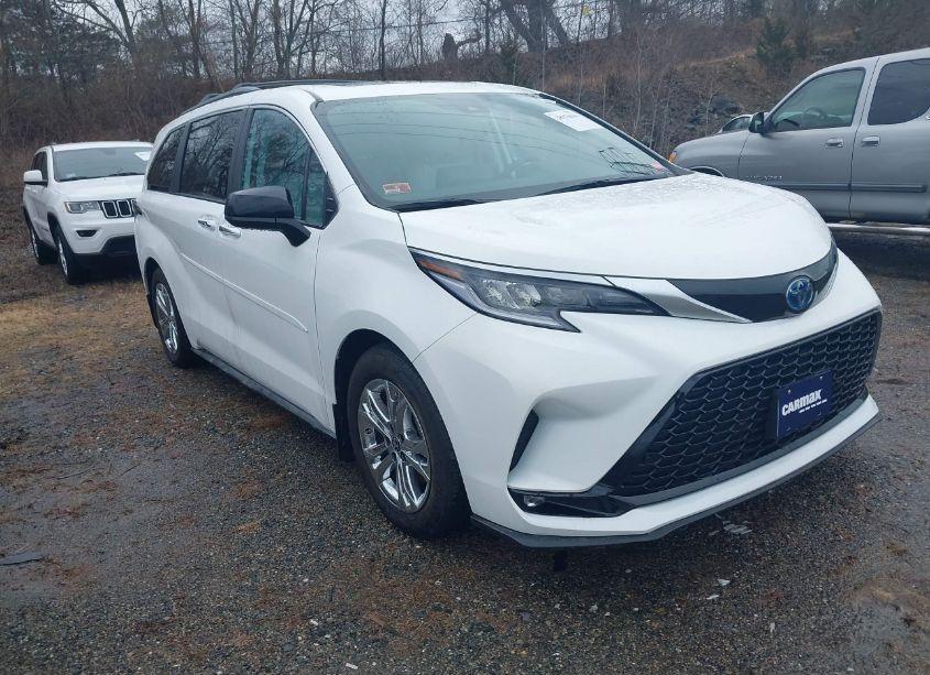 2023 Toyota Sienna XSE (VIN 5TDDSKFC3PS080359) main photo