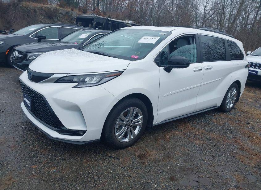 Photo 2 of 2023 Toyota Sienna XSE (VIN 5TDDSKFC3PS080359)