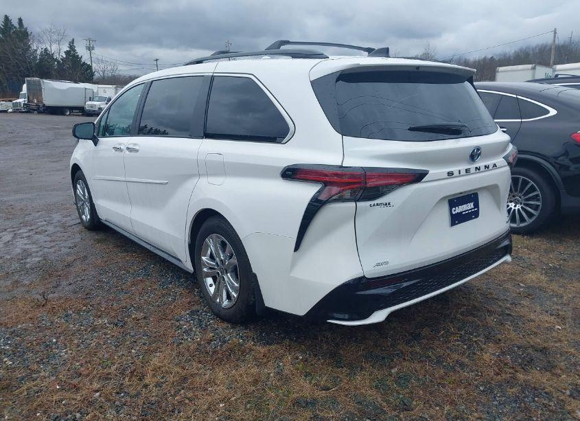 Photo 3 of 2023 Toyota Sienna XSE (VIN 5TDDSKFC3PS080359)