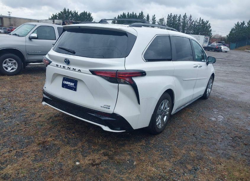 Photo 4 of 2023 Toyota Sienna XSE (VIN 5TDDSKFC3PS080359)