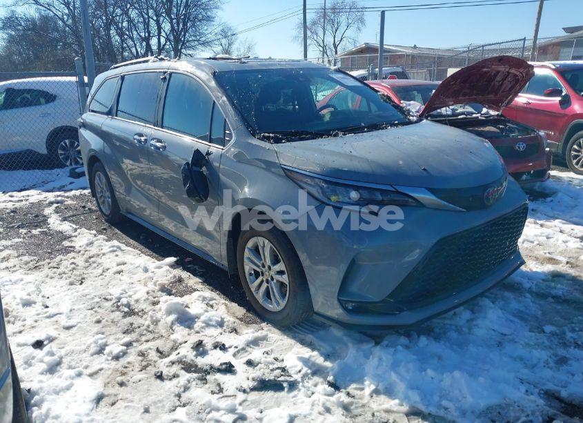 2023 Toyota Sienna XSE (VIN 5TDDSKFC3PS097159) main photo