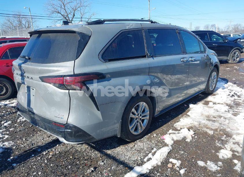 Photo 4 of 2023 Toyota Sienna XSE (VIN 5TDDSKFC3PS097159)