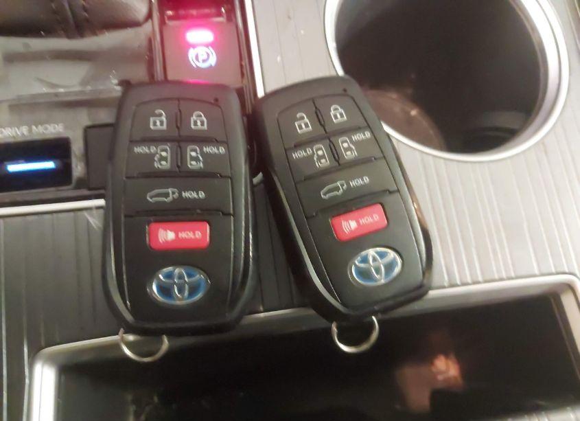 Photo 11 of 2023 Toyota Sienna XSE (VIN 5TDDSKFC3PS098277)