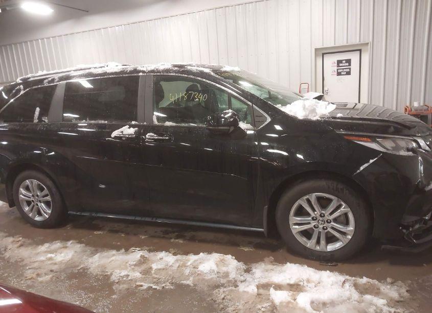 Photo 13 of 2023 Toyota Sienna XSE (VIN 5TDDSKFC3PS098277)