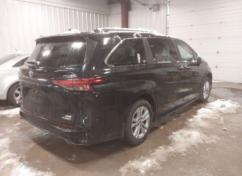 Photo 4 of 2023 Toyota Sienna XSE (VIN 5TDDSKFC3PS098277)