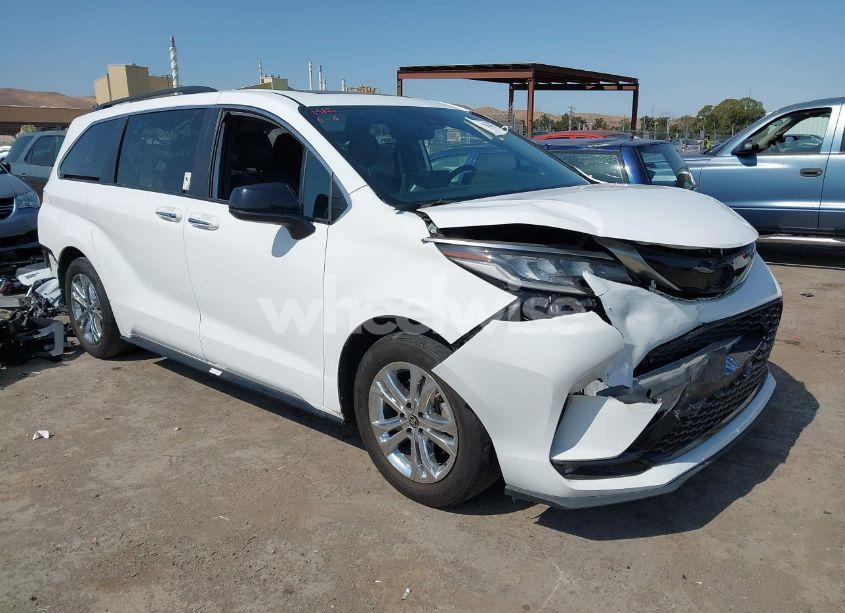 2023 Toyota Sienna XSE (VIN 5TDDSKFC3PS107558) main photo