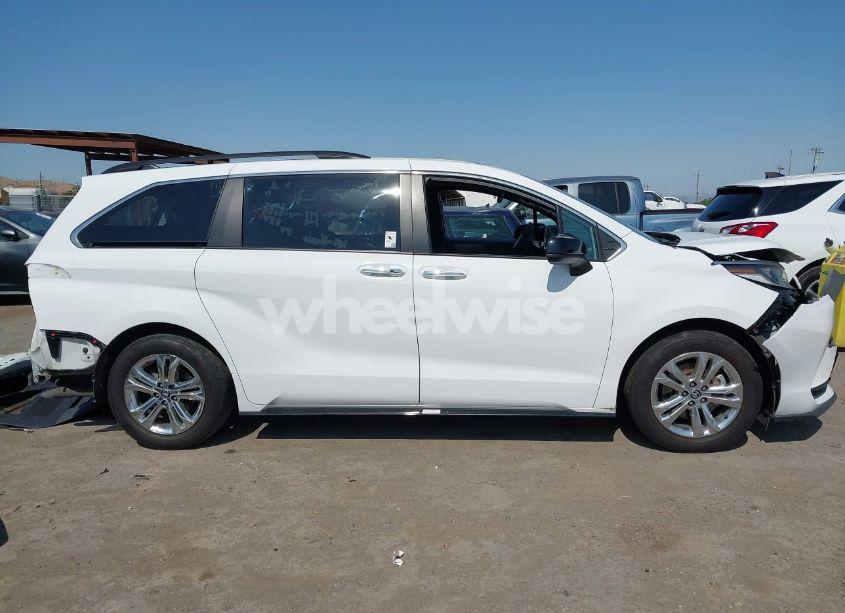 Photo 14 of 2023 Toyota Sienna XSE (VIN 5TDDSKFC3PS107558)
