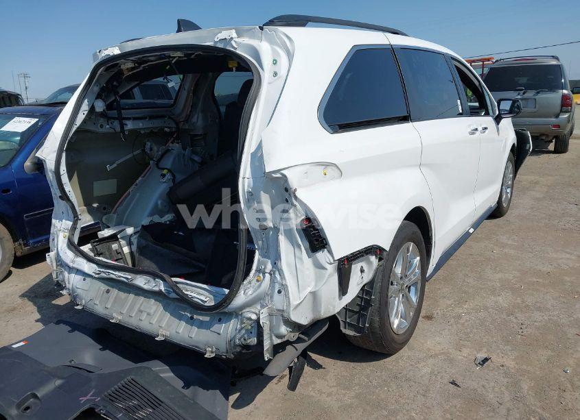 Photo 4 of 2023 Toyota Sienna XSE (VIN 5TDDSKFC3PS107558)