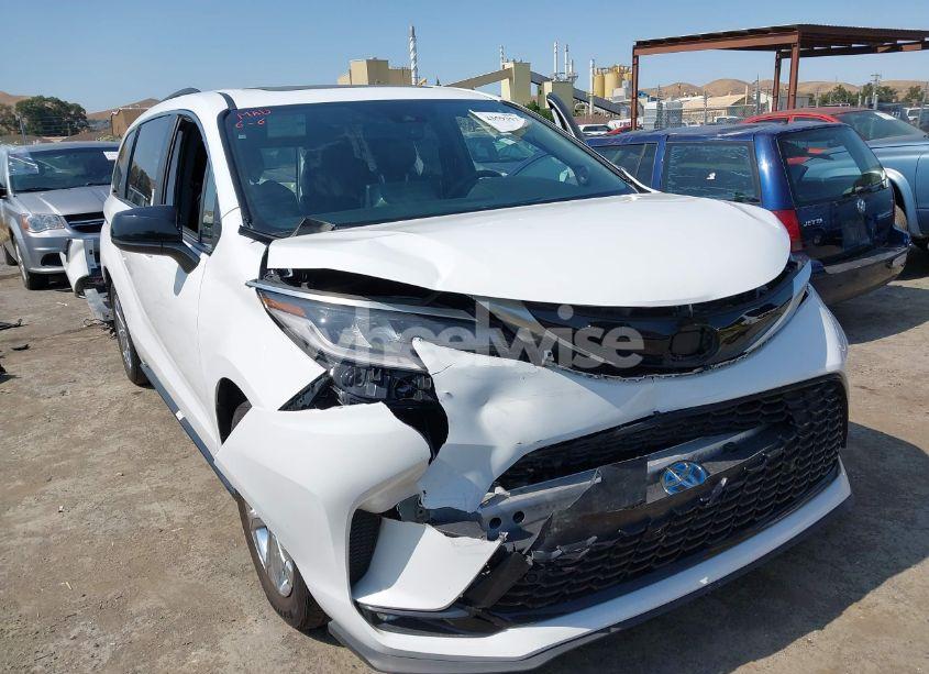 Photo 6 of 2023 Toyota Sienna XSE (VIN 5TDDSKFC3PS107558)