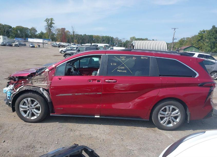 Photo 14 of 2021 Toyota Sienna XSE (VIN 5TDDSKFC5MS010325)