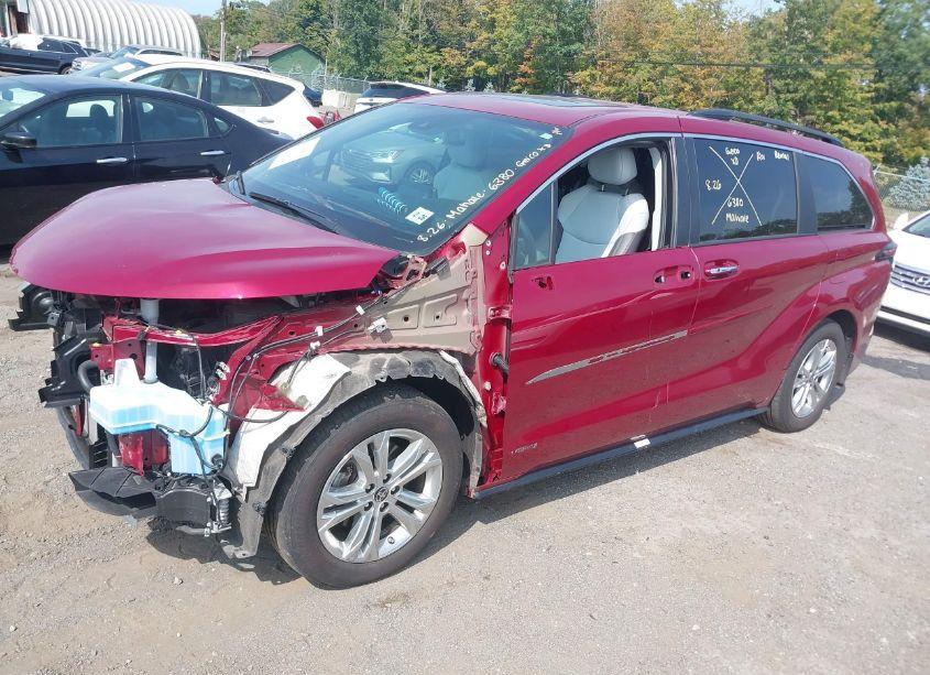 Photo 2 of 2021 Toyota Sienna XSE (VIN 5TDDSKFC5MS010325)