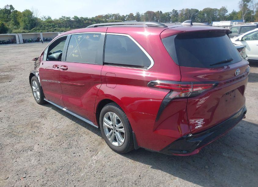 Photo 3 of 2021 Toyota Sienna XSE (VIN 5TDDSKFC5MS010325)