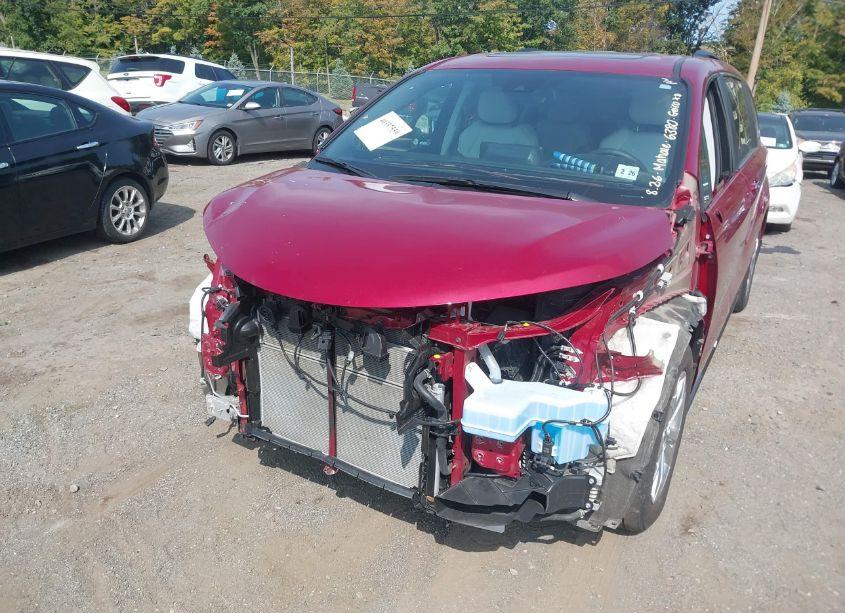 Photo 6 of 2021 Toyota Sienna XSE (VIN 5TDDSKFC5MS010325)