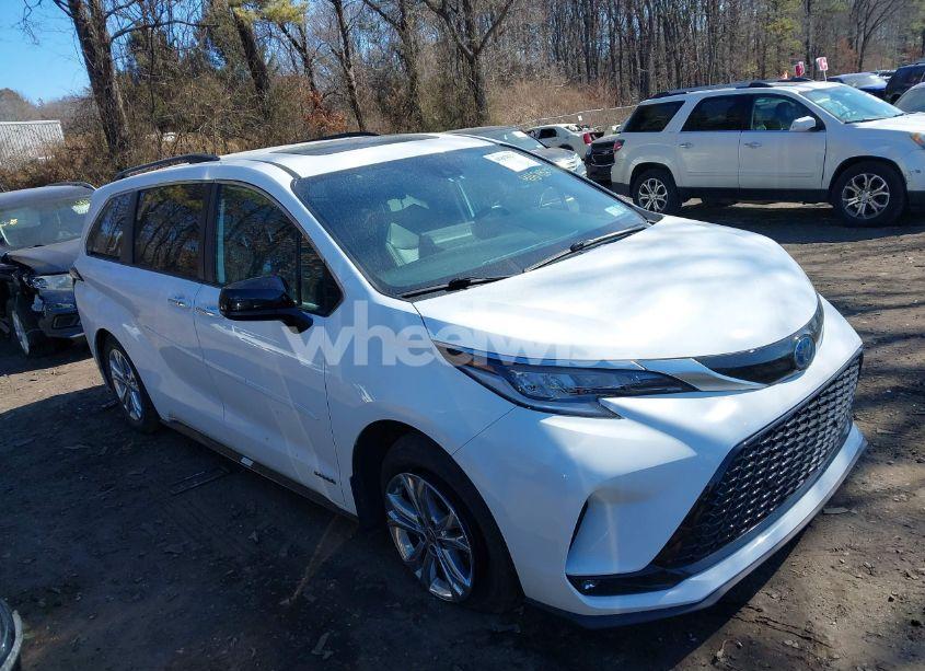 Photo 13 of 2021 Toyota Sienna XSE (VIN 5TDDSKFC5MS033166)