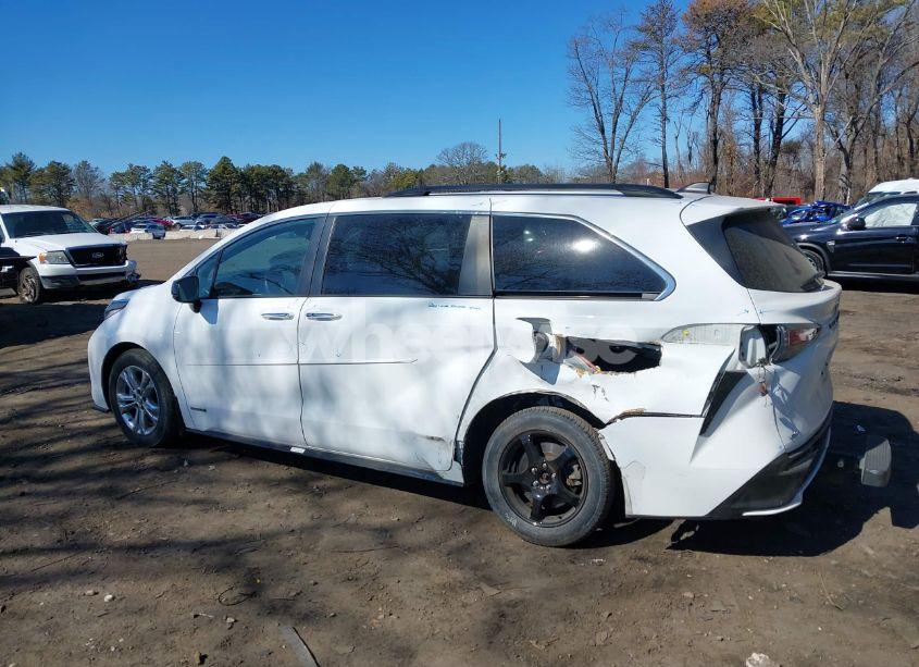 Photo 14 of 2021 Toyota Sienna XSE (VIN 5TDDSKFC5MS033166)