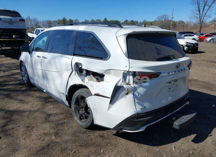 Photo 3 of 2021 Toyota Sienna XSE (VIN 5TDDSKFC5MS033166)
