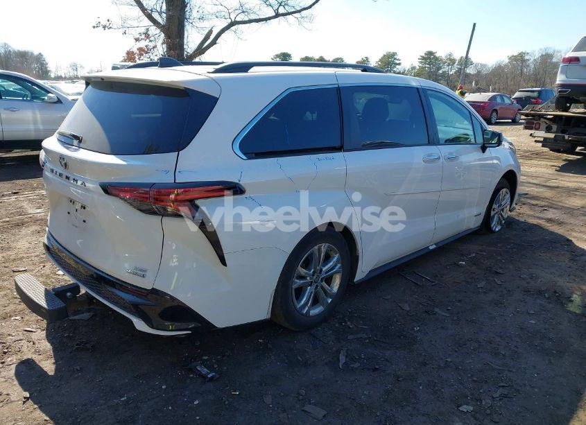 Photo 4 of 2021 Toyota Sienna XSE (VIN 5TDDSKFC5MS033166)